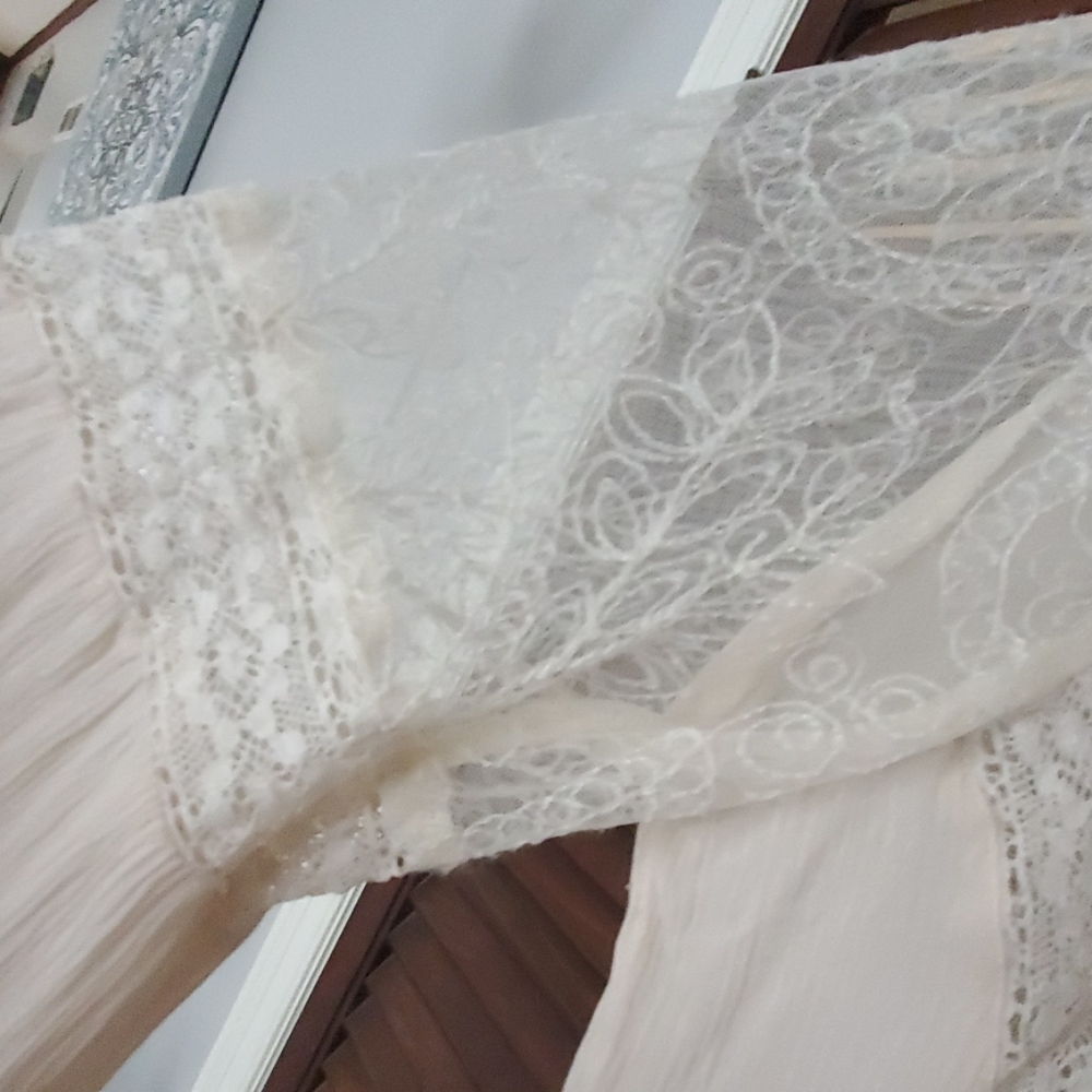 Tops - Picture 3 of 4